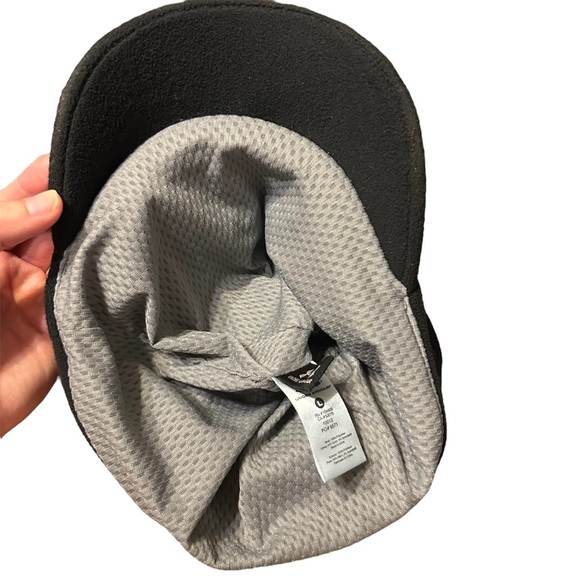 Under Armour Womens Size L Fleece Beanie Hat Mesh Lining Foldover Ear Flap Black - Picture 6 of 7